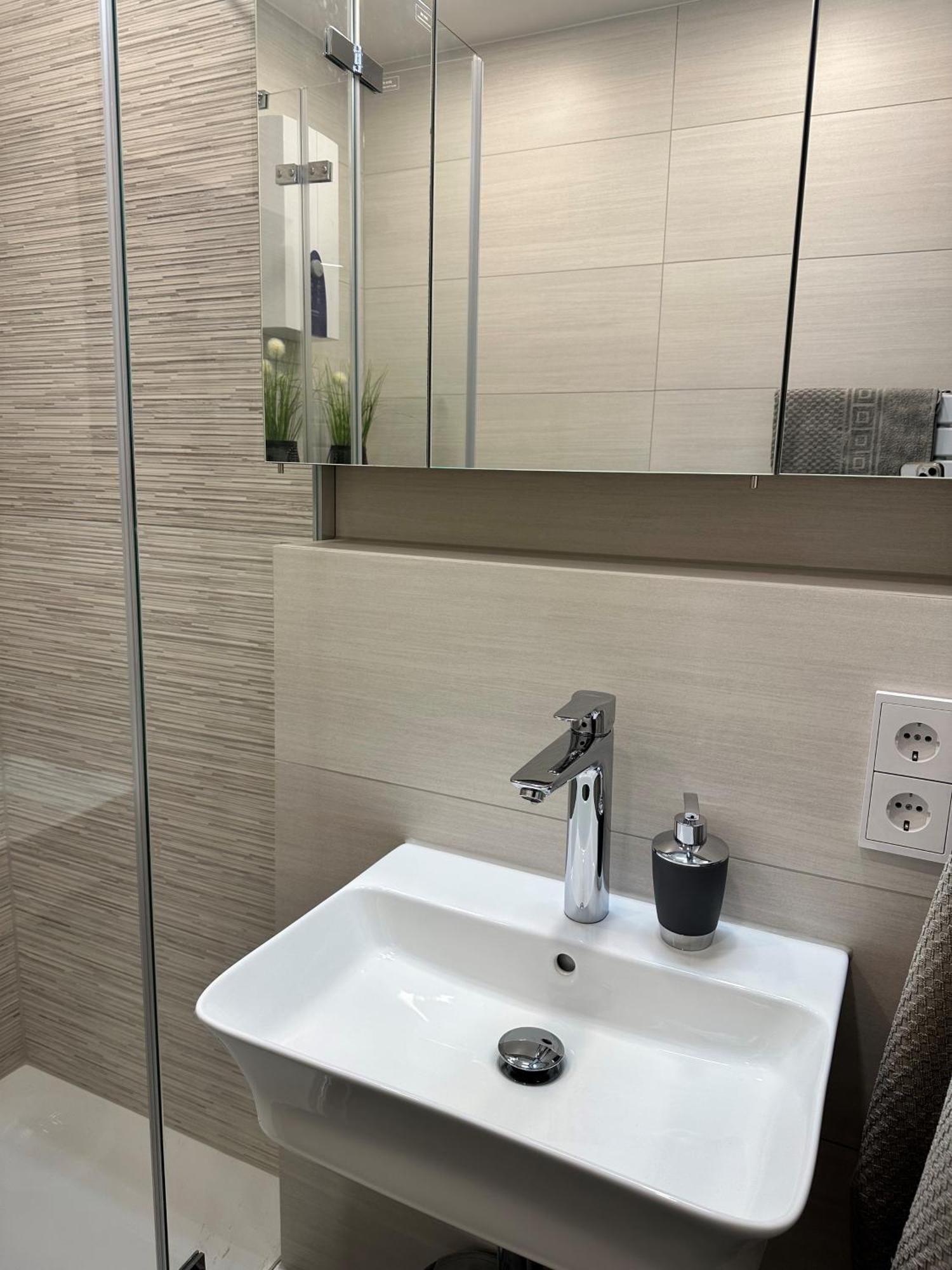 Fewo Sky21 * Langen Exklusives Appartment Vollausstattung / Zentrale Lage *Neu* Bagian luar foto