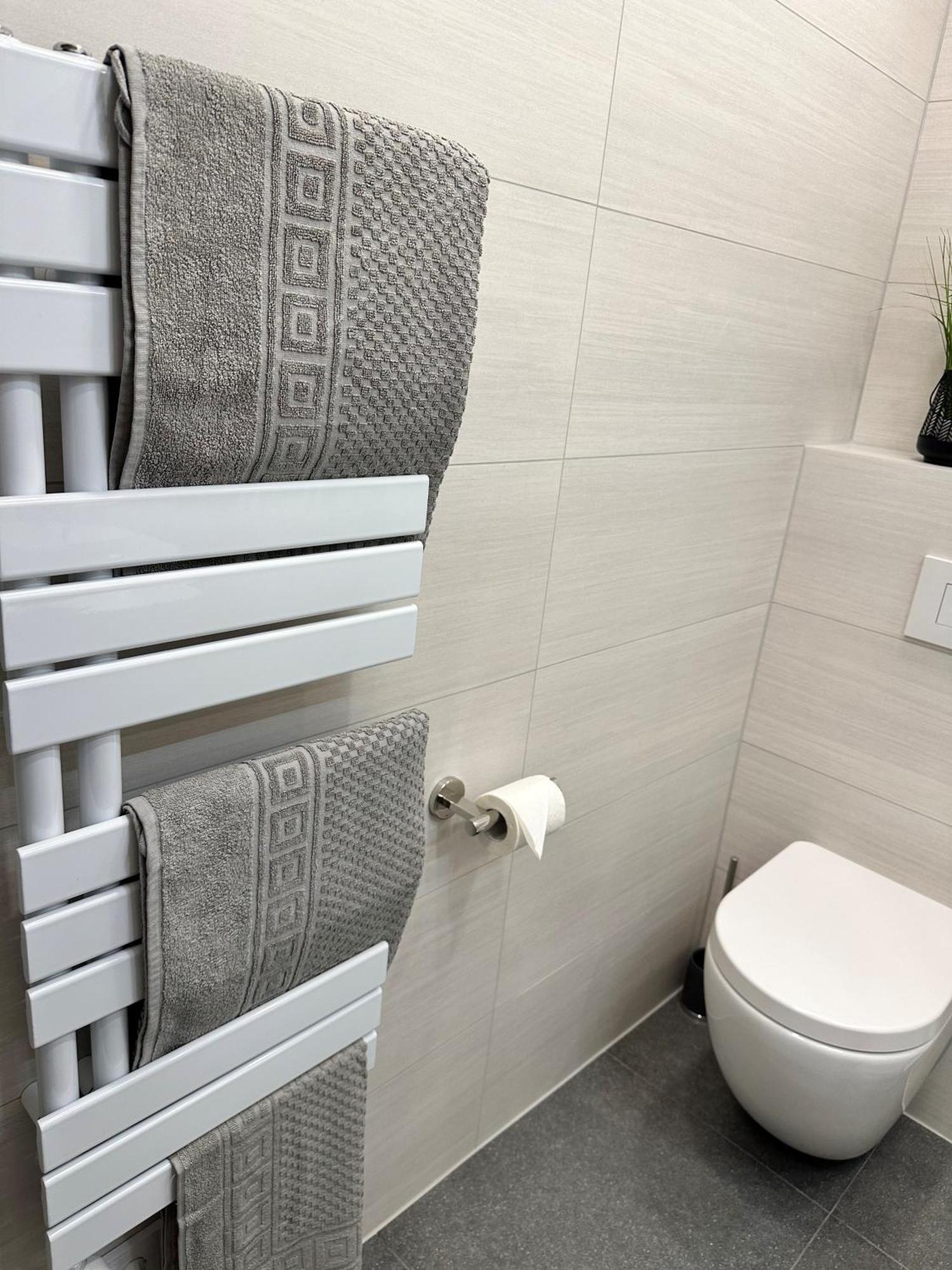 Fewo Sky21 * Langen Exklusives Appartment Vollausstattung / Zentrale Lage *Neu* Bagian luar foto